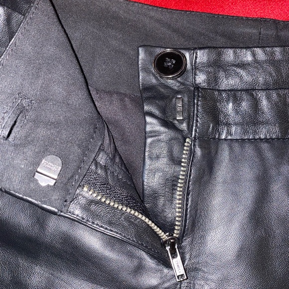 Armani Exchange 100% Lamb Leather Shorts, size 0, color black - Picture 3 of 12